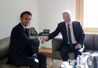 EE: Μακρόν και Σολτς αποπειρώνται να συνεφέρουν τη γαλλογερμανική μηχανή της Ένωσης