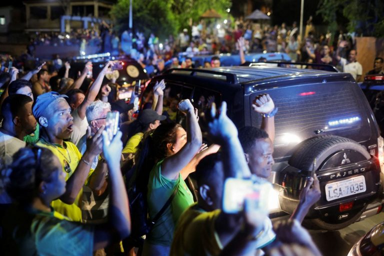 Βραζιλία: Πολιτικός επιτέθηκε αστυνομικούς με τυφέκιο και χειροβομβίδες – Τραυμάτισε δύο