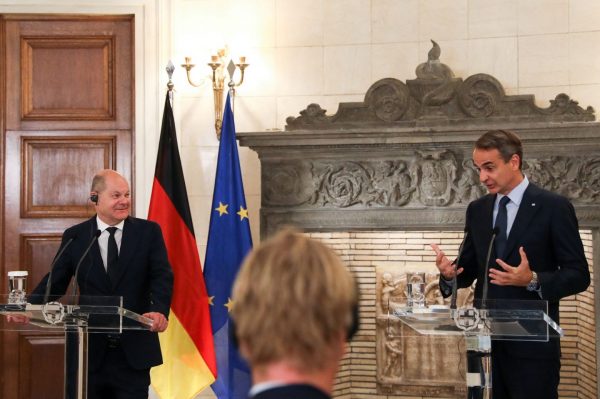 Μητσοτάκης: Η παροιμία που είπε στον Σολτς στα γερμανικά