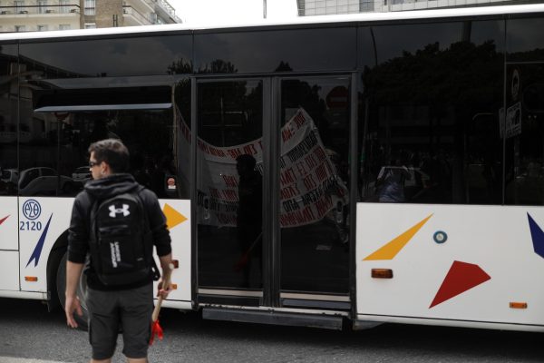 ΟΑΣΘ: Έγκυος με παιδί σε καρότσι ξεσπά και καταγγέλλει οδηγό