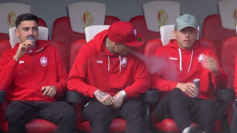 Μυθικές καταστάσεις με Ναϊνγκολάν: Τέθηκε εκτός ομάδας επειδή κάπνιζε στον πάγκο