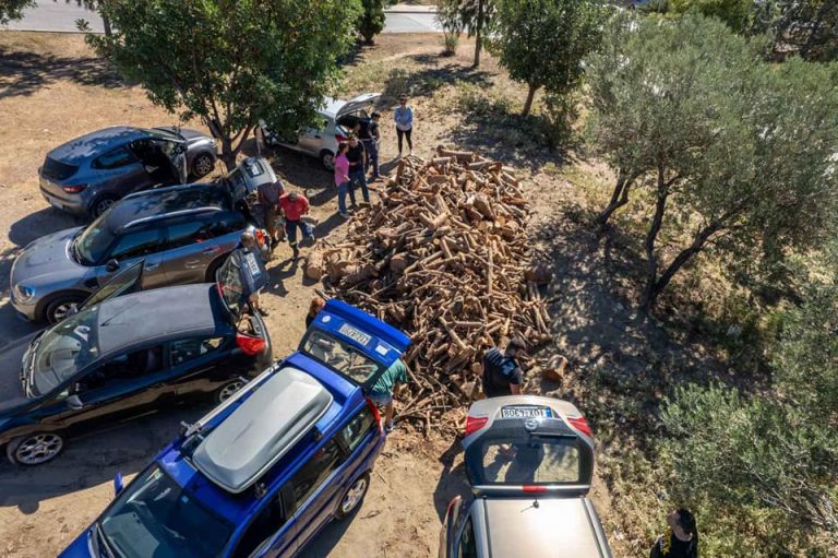 Χιλιάδες αιτήσεις για δωρεάν καυσόξυλα στο Δήμο Γλυφάδας
