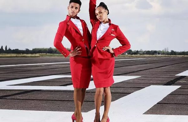 Νέα εποχή για την Virgin Atlantic: Οι άνδρες αεροσυνοδοί θα μπορούν να φοράνε φούστες και οι γυναίκες παντελόνια