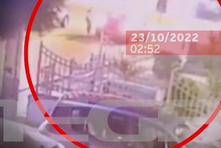 Παλαιό Φάληρο: Βίντεο ντοκουμέντο από την στιγμή που ο βιαστής με το τατουάζ εισβάλει στο ΙΧ της 24χρονης