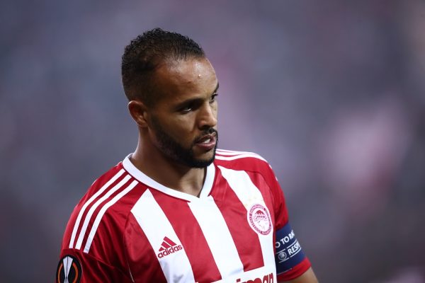 Πλήγμα στον Ολυμπιακό με Ελ Αραμπί – Επιβεβαιώθηκε η ζημιά στο γόνατο, μένει 2-3 εβδομάδες εκτός