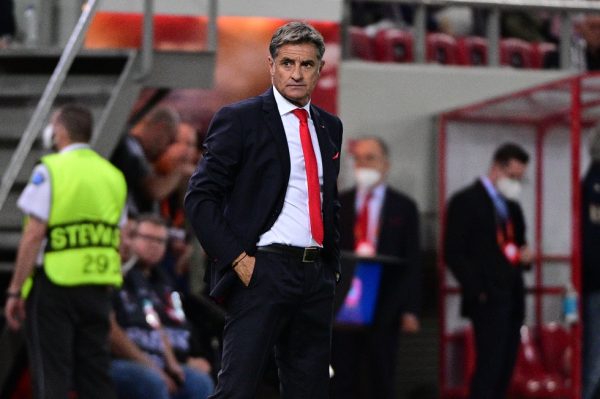 Πώς από το «επιτέλους» φτάσαμε στην κατάρρευση: Το 3-5-2, η σκέψη του Μίτσελ που άλλαξε τα πάντα, ο Εμβιλά και ο Σισέ