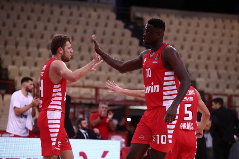 Ολυμπιακός – Ζάλγκιρις 90-80: Βεζένκοφ… show και 2-0