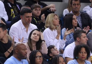 Κικίλιας και Μπαλατσινού παρακολουθούν το ματς της ΑΕΚ με τον Απόλλωνα Πάτρας (pics & vid)