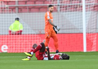 Πρόβλημα με Μπα, αποχώρησε στο 10΄