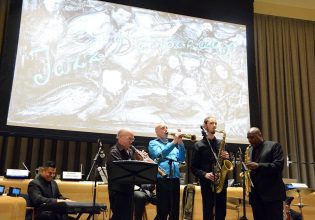 Ένα ρομπότ γίνεται μέλος τζαζ μπάντας σε μια διαφορετική συναυλία στο Μέγαρο Μουσικής Αθηνών