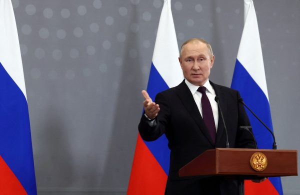 Κομισιόν: Οι ρωσικές επιθέσεις κατά μη στρατιωτικών υποδομών συνιστούν «ξεκάθαρα τρομοκρατικές ενέργειες»