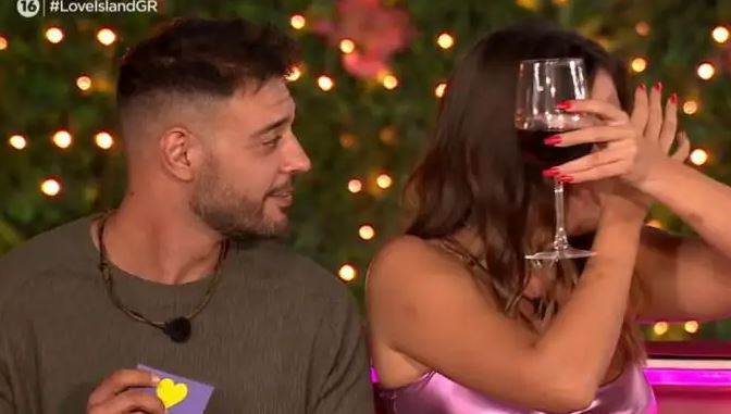 Love Island: Πανικός με την αποκάλυψη παίκτριας - «Έχω κάνει σεξ 17 φορές με τον ίδιο άντρα μέσα σε μια μέρα»