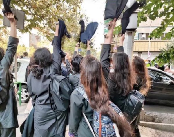 Ιράν: Διαδηλώσεις στα πανεπιστήμια – «Το αίμα των καταπιεσμένων είναι πιο δυνατό από τη βία των τυράννων»
