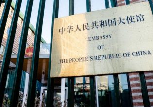 Κίνα: Καταγγέλθηκε ότι «στήνει» παράνομα αστυνομικά κέντρα για αντιφρονούντες στην ΕΕ