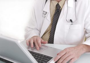 Κοροναϊός: Αξεπέραστη η προστασία από τον γιατρό στην πανδημία