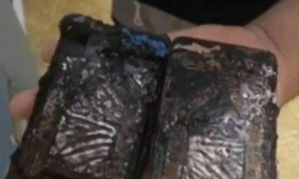 Άνοιξε τα μάτια του και είδε μπροστά του ένα… πυροτέχνημα – Ήταν το κινητό του που είχε αρπάξει φωτιά