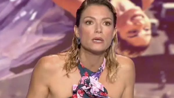 GNTM: Έξαλλη η Βίκυ Καγιά – «Αυτό το πράγμα με κάνει να νιώθω χαζή»