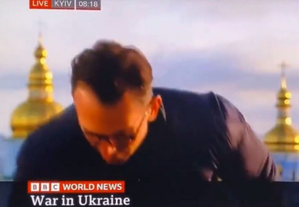 Ουκρανία: Πύραυλος χτυπά το Κίεβο την ώρα που δημοσιογράφος του BBC βρισκόταν στον αέρα [βίντεο]