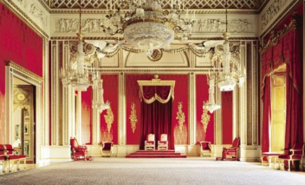 Μπάκιγχαμ: Αυτή είναι η πρώτη επίσημη φωτογραφία του βασιλιά Καρόλου με την βασιλική σύζυγο