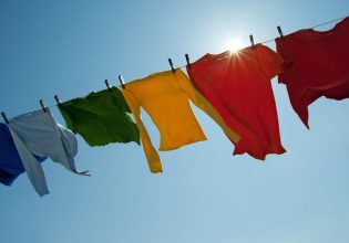 Ρούχα με ενσωματωμένα φωτοβολταϊκά μπορεί μια μέρα να φορτίζουν το κινητό σας