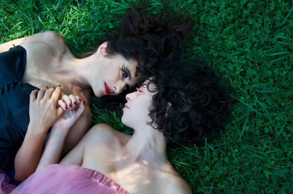 H Βίκυ Βολιώτη σκηνοθετεί τις «Επίκινδυνες Σχέσεις» του Christopher Hampton στο Vault