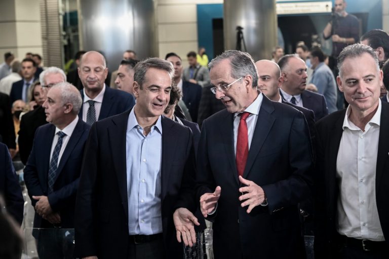 Μητσοτάκης στα εγκαίνια στο Μετρό Πειραιά: «Εμεις παραδίδουμε μεγάλα έργα υποδομής, όχι μουσαμάδες»