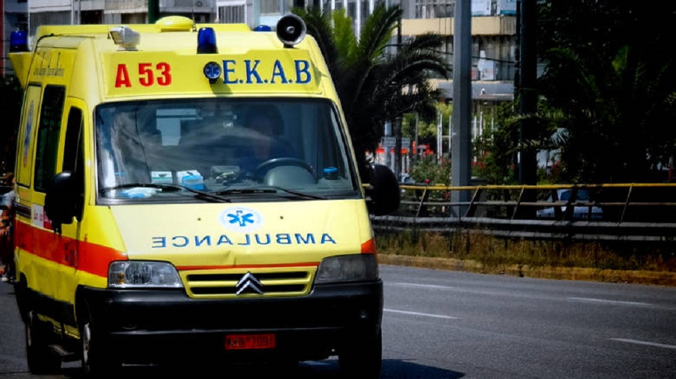 Ασύλληπτη τραγωδία στην Εύβοια: Ανέβηκε να στολίσει και έπεσε στο κενό