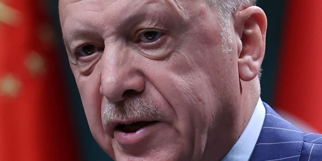 Editorial To Vima: Tayyip Erdogan’s slippery slope