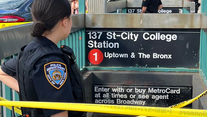 ΗΠΑ: Άγρια δολοφονία στο μετρό της Νέας Υόρκης - Τον μαχαίρωσε μέχρι θανάτου