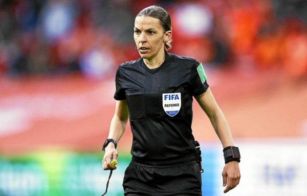 Τρεις γυναίκες διαιτητές επιλέχθηκαν να σφυρίξουν αγώνες του Μουντιάλ