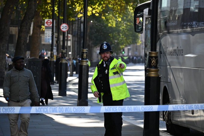 Συναγερμός στο Λονδίνο: Yποπτο πακέτο στην Ντάουνιγκ Στριτ  – Αποκλείστηκε η περιοχή