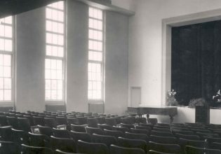 «Από τη Σμύρνη… στην Αργυρούπολη»: Με ιστορικό κειμήλιο η ανακαινισμένη Θεατρική Σκηνή