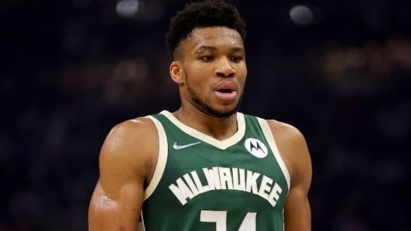 Ήττα των Μπακς από τους Χοκς στον ιστορικό αγώνα επίδειξης στο Άμπου Ντάμπι