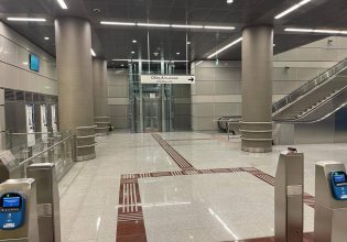 Γιάννης Μώραλης: Ο δήμαρχος Πειραιά στους σταθμούς του μετρό της περιοχής