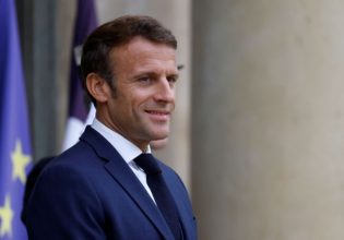 Μακρόν σε Ζελένσκι: Θα εργαστώ για την επιβολή νέων κυρώσεων εναντίον της Ρωσίας