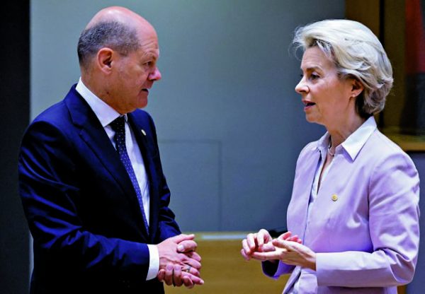 «Σχέδιο Μάρσαλ» για την ανοικοδόμηση της Ουκρανίας θέλουν Σολτς και φον ντερ Λάιεν