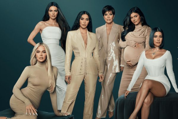 Καρντάσιανς: Ομάδα χρησιμοποιεί τεχνητή νοημοσύνη και δείχνει πώς θα έμοιαζαν χωρίς πλαστικές επεμβάσεις