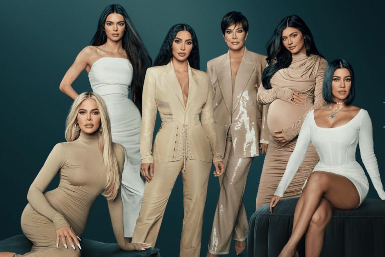 Καρντάσιανς: Ομάδα χρησιμοποιεί τεχνητή νοημοσύνη και δείχνει πώς θα έμοιαζαν χωρίς πλαστικές επεμβάσεις