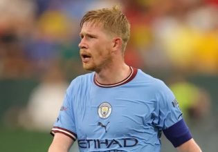 Ντε Μπρόινε: «Περιμένω να είναι η καλύτερη δυνατή Λίβερπουλ»