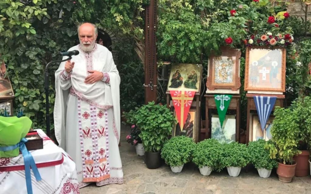 Επιστρέφει στους Αγίους Ισιδώρους ο πατέρας Δημήτριος Λουπασάκης