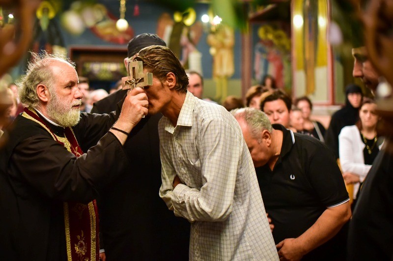 Archbishop Ieronymos ends years of tolerance of Mount Lycabettus' “miracle-working” priest