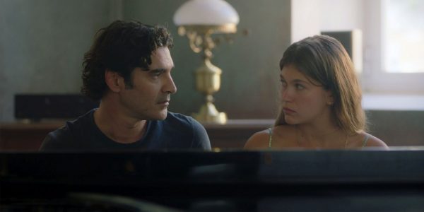 Maestro: Η πρώτη σκηνή του Ορέστη και της Κλέλιας στο πιάνο – Βίντεο από την πρόβα