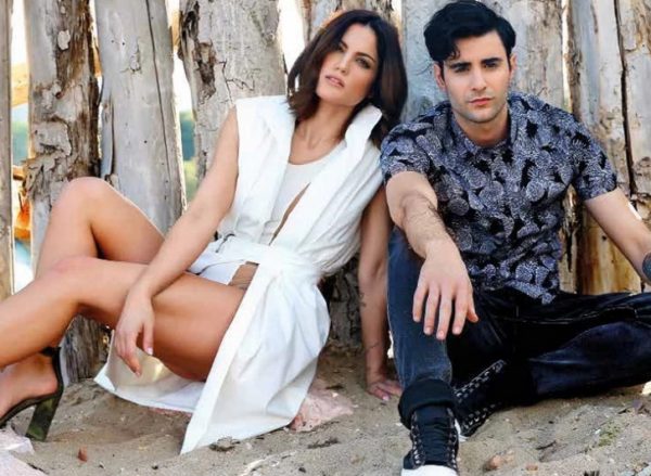 Μαίρη Συνατσάκη: Σε τρυφερά στιγμιότυπα με τον αγαπημένο της να της χαϊδεύει την κοιλίτσα της