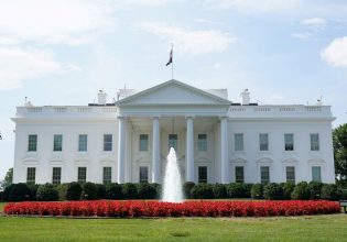 ΗΠΑ: Ουδέν σχόλιο για τη γέφυρα στην Κριμαία – Σταθερή η παροχή οπλισμού στην Ουκρανία