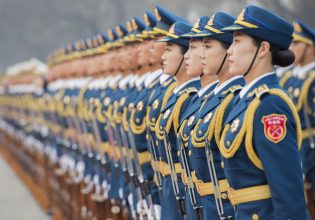 Ο στρατός της Κίνας πλησιάζει σε ικανότητες τις ΗΠΑ, είναι όμως ετοιμοπόλεμος;