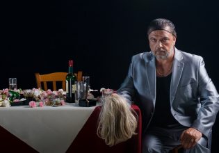 «Κωλόκαιρος» με τον Στάθη Σταμουλακάτο, ένα ρεαλιστικό έργο στο θέατρο Τζένη Καρέζη