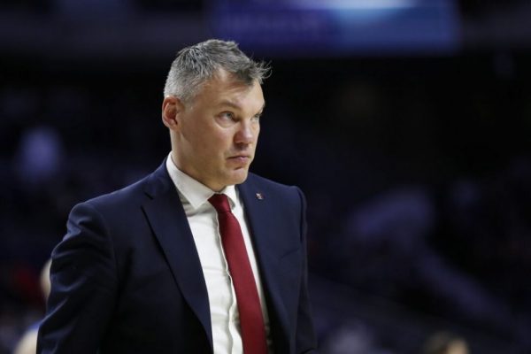 Ο Σαρούνας υποκλίνεται στον Ολυμπιακό