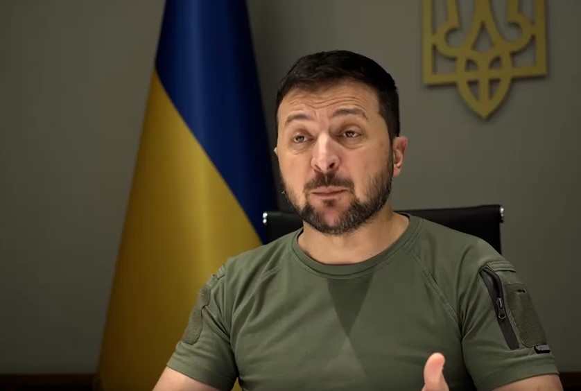 Ουκρανία: «Για να μη φτάσουν τα ρωσικά άρματα στη Βαρσοβία ή την Πράγα», δώστε κι άλλα όπλα, λέει ο Ζελένσκι στην ΕΕ