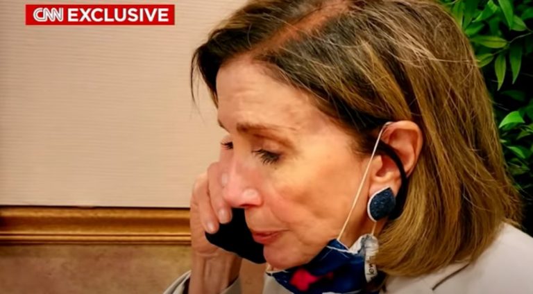 Πελόζι: Απειλούσε να χτυπήσει τον Τραμπ κατά την εισβολή στο Καπιτώλιο – «Θα τον διώξω με γροθιές και θα πάω φυλακή»