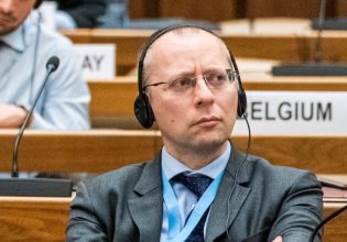 Ρωσία: Ακόμα και εμφύλιο πόλεμο «βλέπει» διπλωμάτης που παραιτήθηκε λόγω της εισβολής στην Ουκρανία